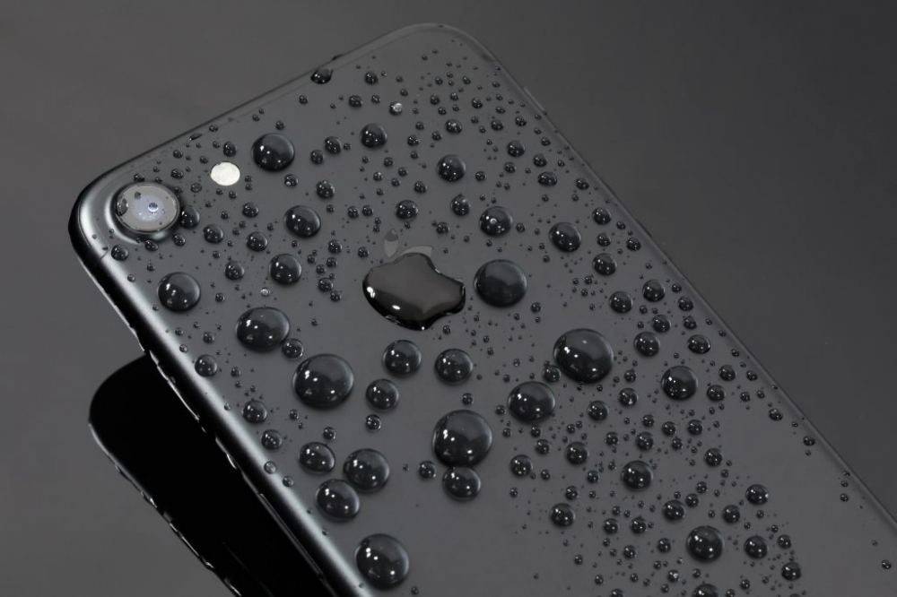 iPhone水没。
