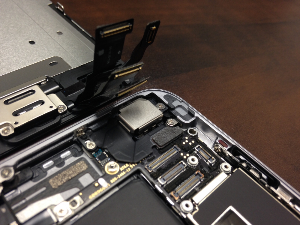 iPhone基板修理。