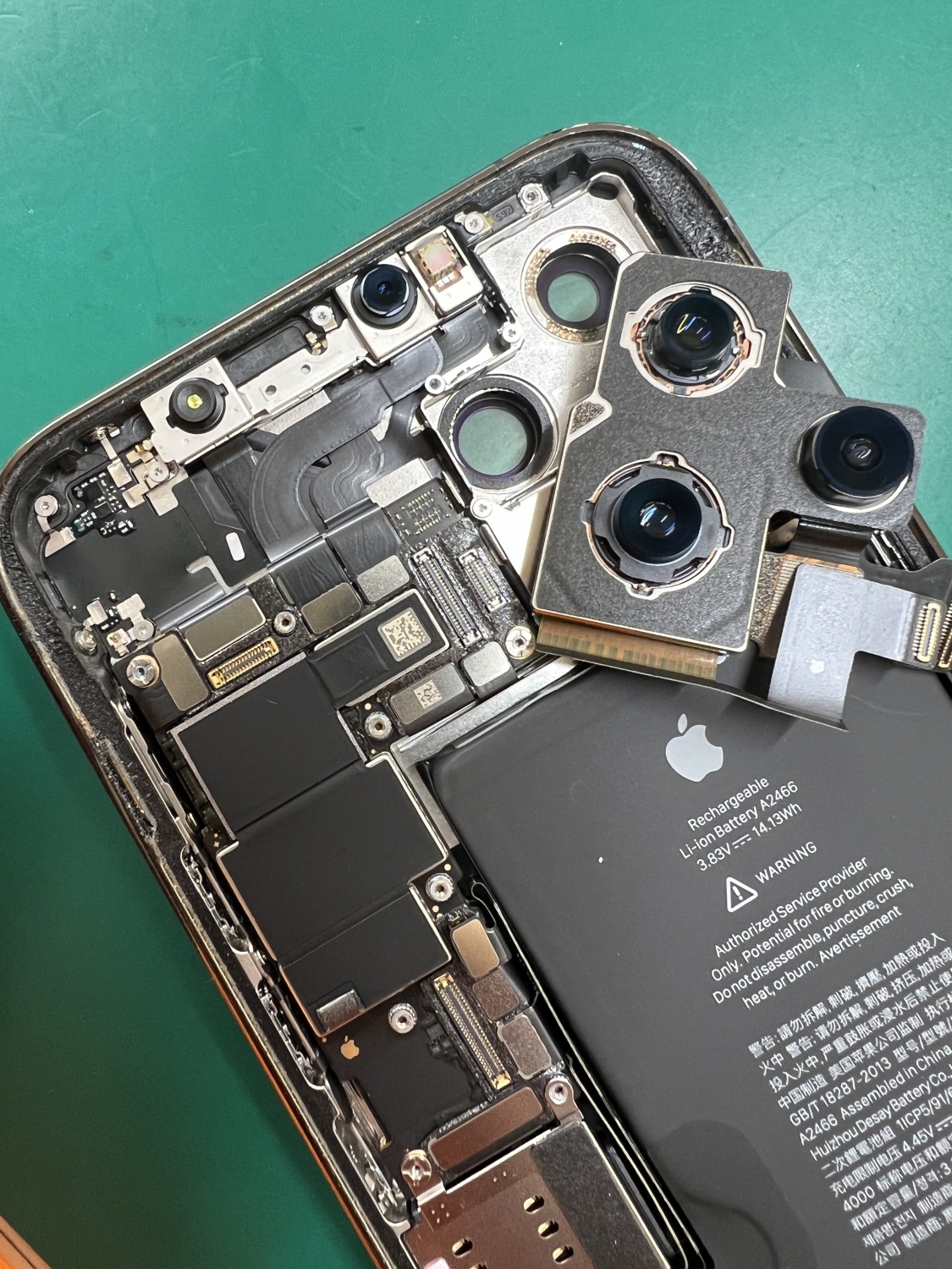 iPhone12Pro Maxリアカメラ交換修理