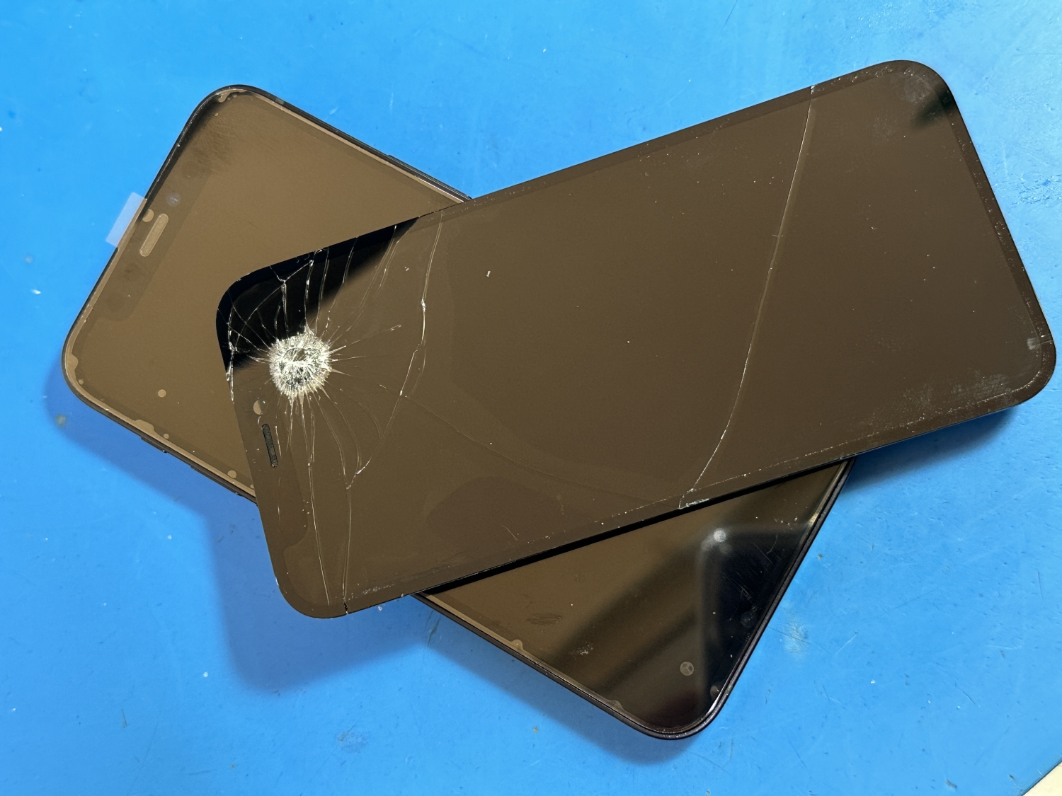 iPhone12miniガラス割れ、液晶破損修理